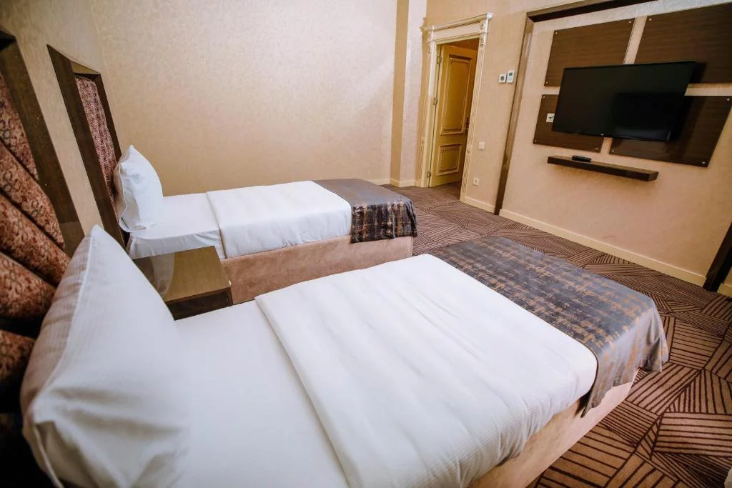 فندق Krone Hotel ( اسهل طريقه حجز ) 