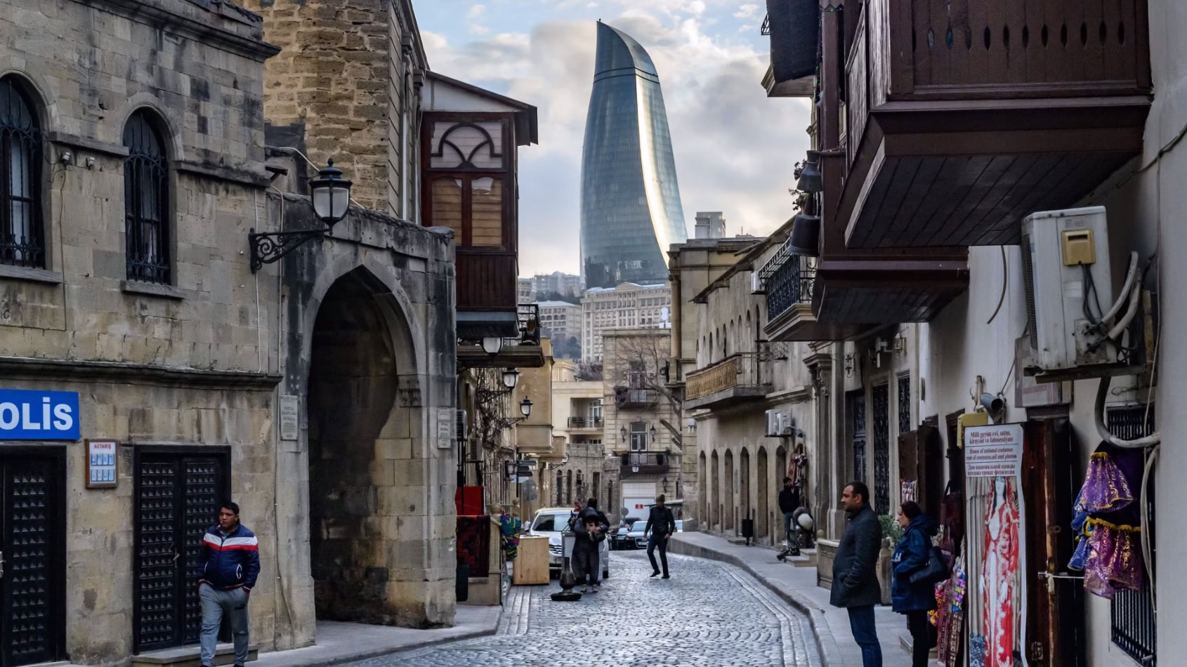 يوم في حياة سائق سياحي في باكو